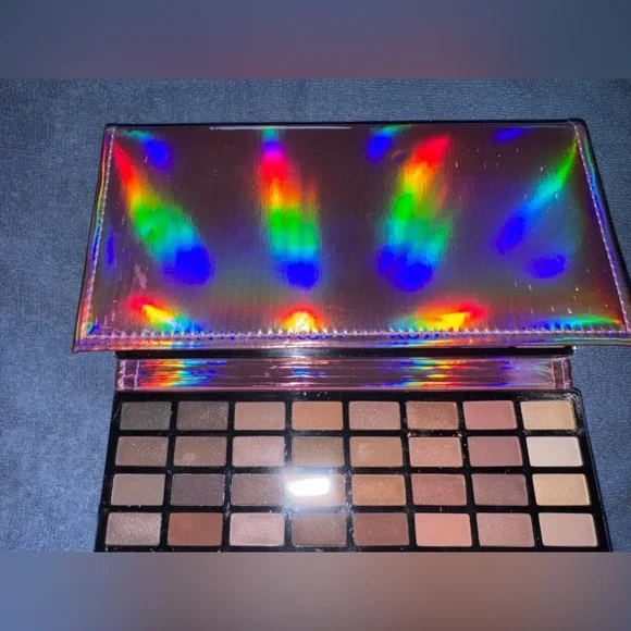Multi-Color Eyeshadow Palette Brand New Never used. - Picture 3 of 4
